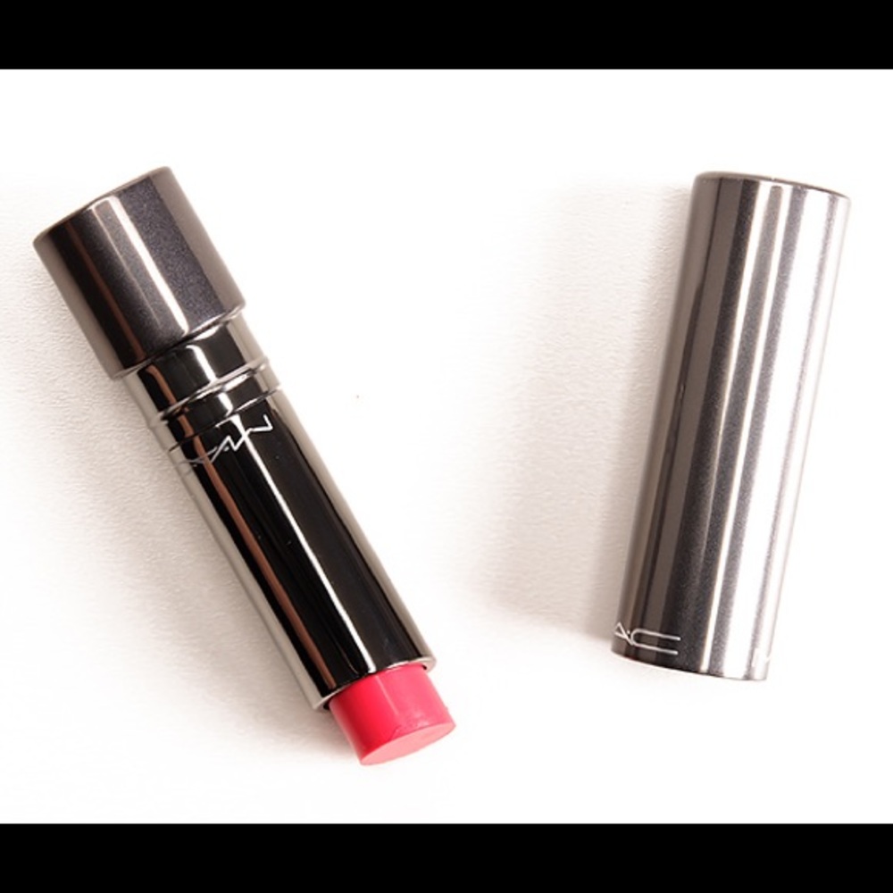 BNIB MAC Huggable Lip Colour - Love Beam